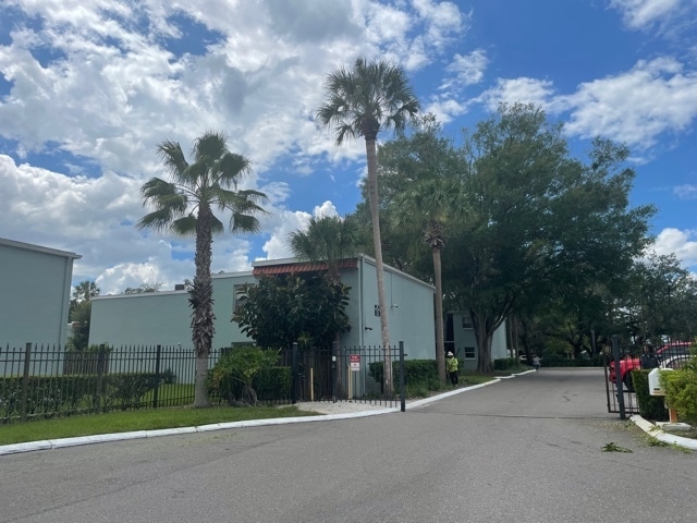 Building Photo - 2812 Somerset Park Dr