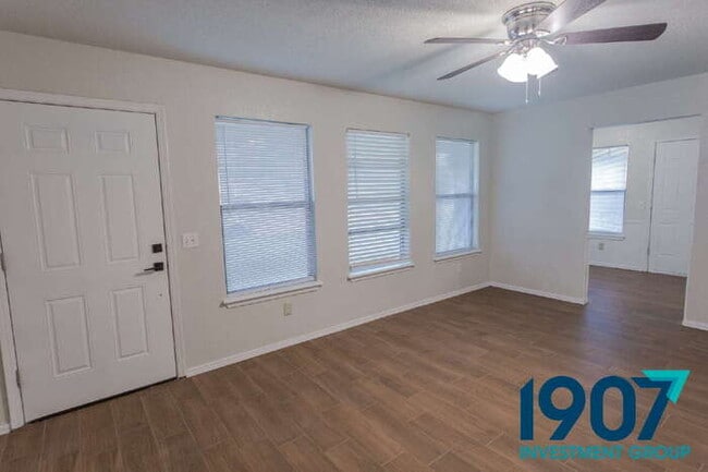 Foto del edificio - SPECIAL OFFER! Move In Now & Get 50% Off Y...