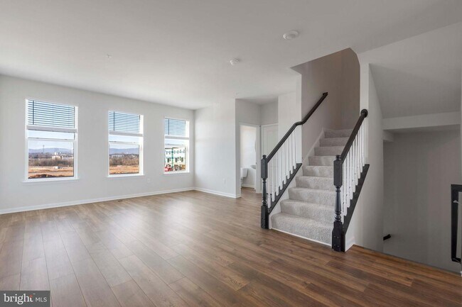 Building Photo - 480 Tiller St