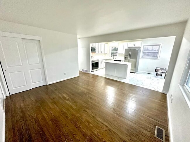 Foto del edificio - 345 Harvard Dr