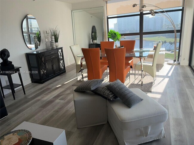 Foto del edificio - 20355 NE 34th Ct