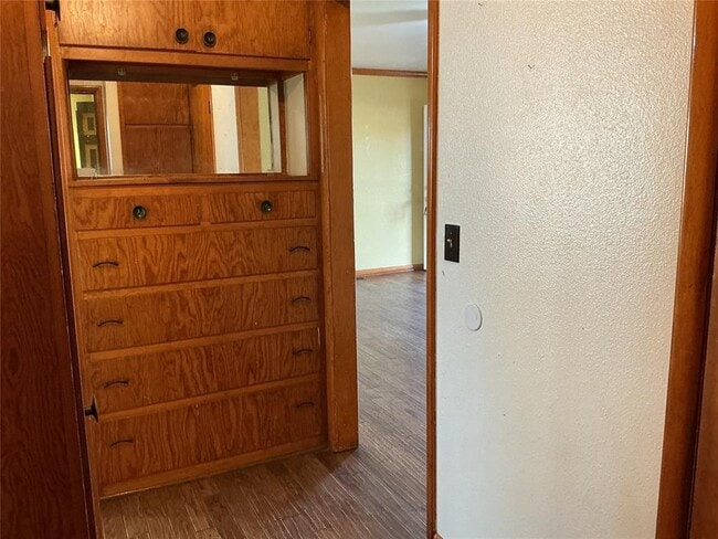 Building Photo - 714 S 6th St