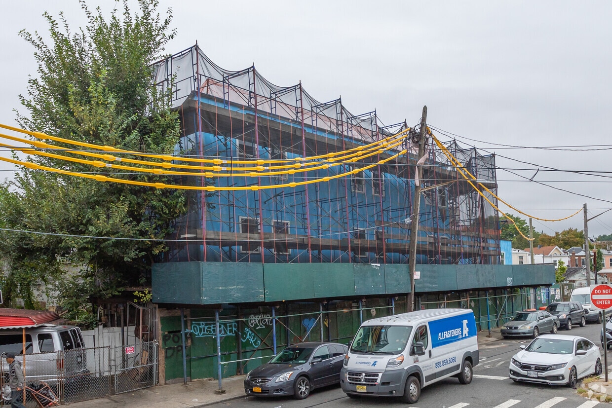 Building Photo - 186 Force Tube Ave