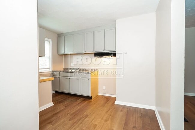 Building Photo - 2317 Parkwood Ave