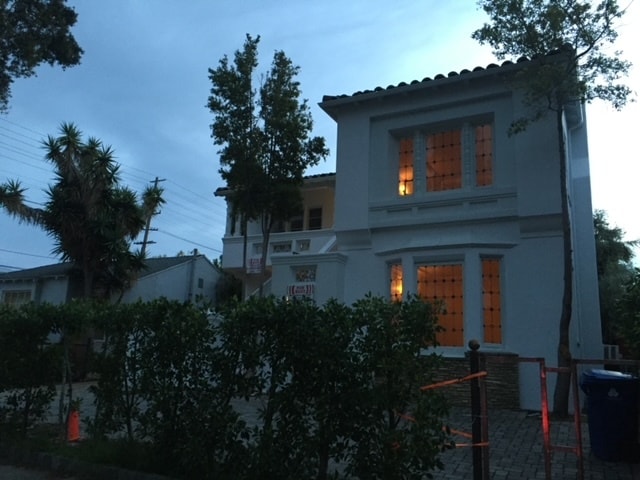 Building Photo - 1133 S La Peer Dr