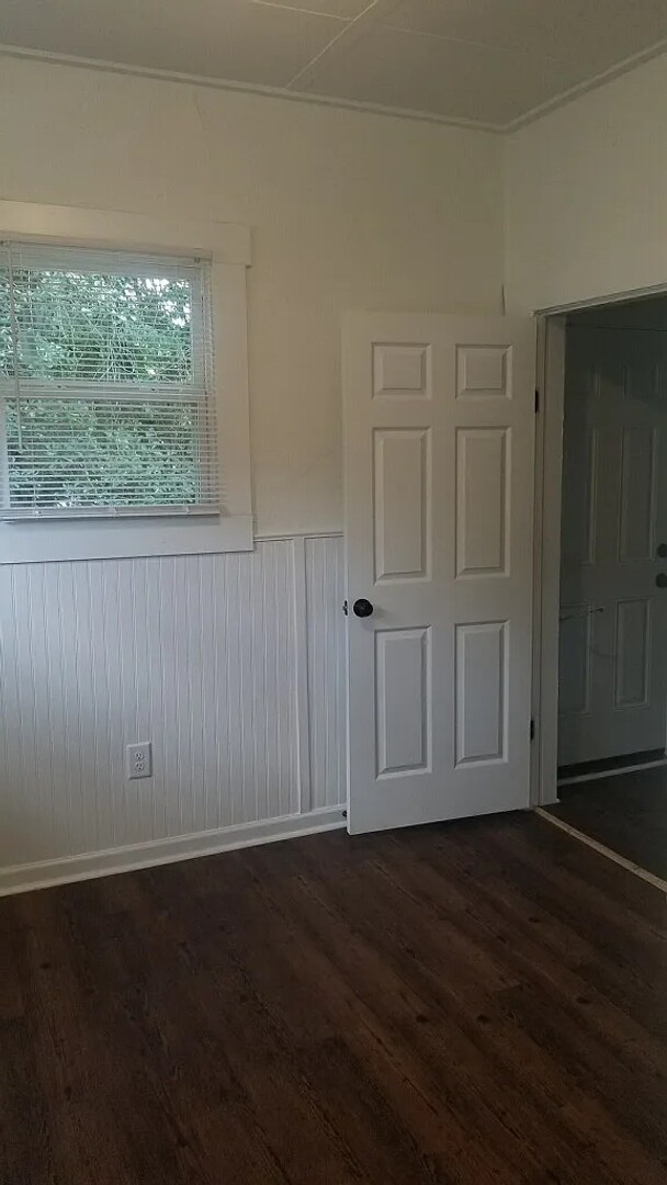 Foto del edificio - Spacious 2 Bedroom 1 Bathroom Home WIth Hu...