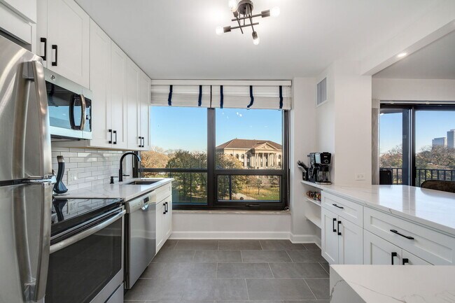 Foto del edificio - 2020 N Lincoln Park W