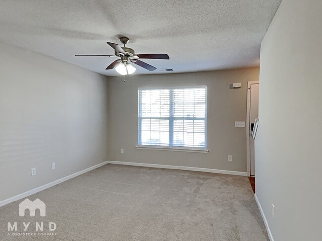Building Photo - 227 London Dr