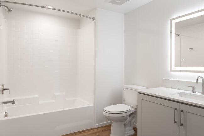 Large Bathroom - Backhouse Apartments