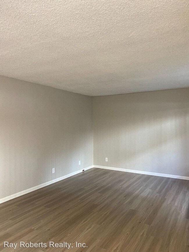 Foto del edificio - 7348 Milton Ave