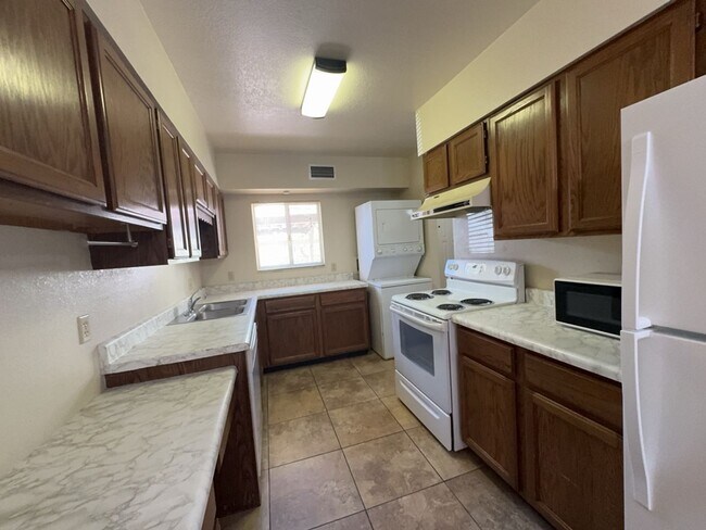 Foto del edificio - Spacious condo! Includes washer & dryer