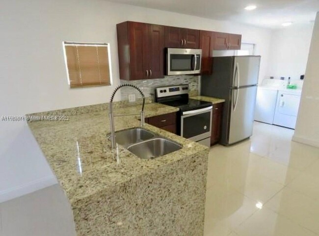 Foto del edificio - 1881 NW 66th St