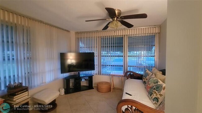 Building Photo - 1252 Club Dr W