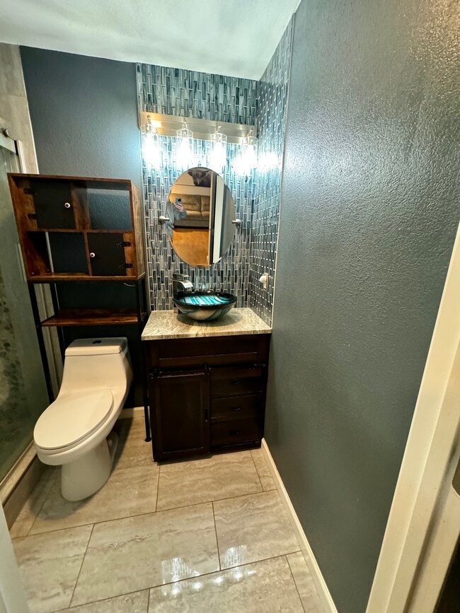 Building Photo - 4651 Reka Dr