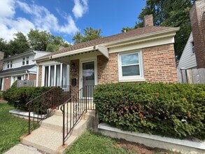 Building Photo - 805 Norfolk Ave