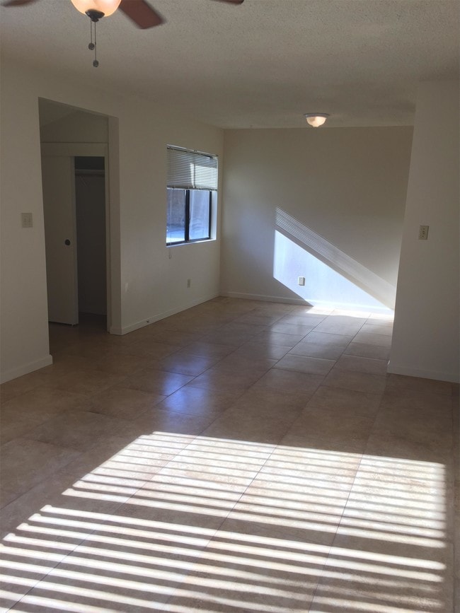 Building Photo - 809 Deseret Way