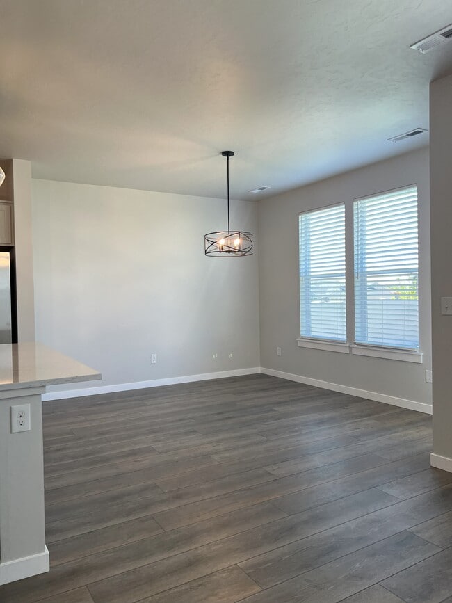 Foto del edificio - 2285 N Lithodora Ave