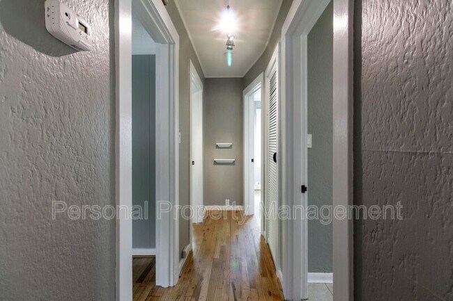 Foto del edificio - 807 W 21st St