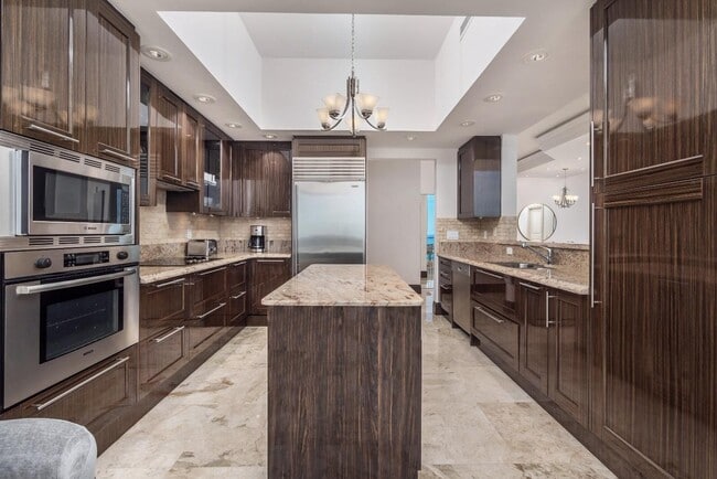 Building Photo - 2700 N Ocean Dr