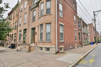 Building Photo - 242 Harris St