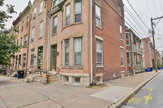 Building Photo - 242 Harris St