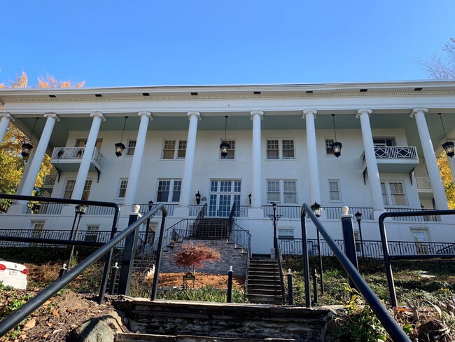 Building Photo - 149 Peachtree Cir NE
