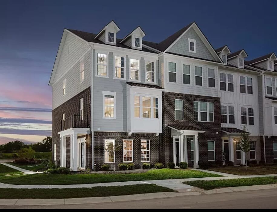 End unit townhome - 14576 Pomona Ln