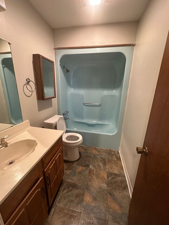 Building Photo - Cute Two Bedroom Townhouse in Bossier