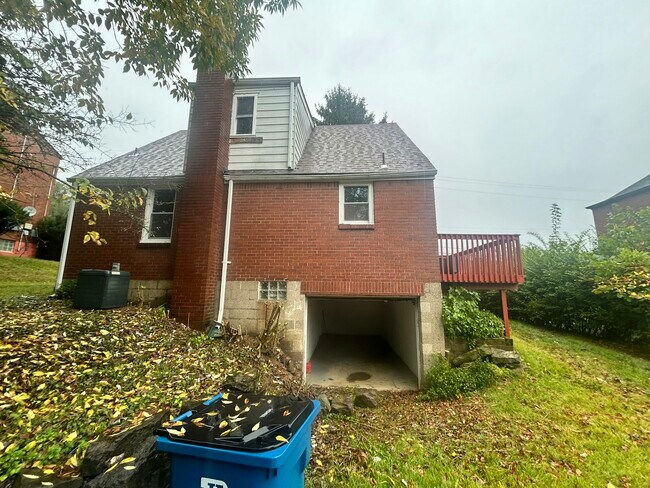 Foto del edificio - 151 Collins Dr