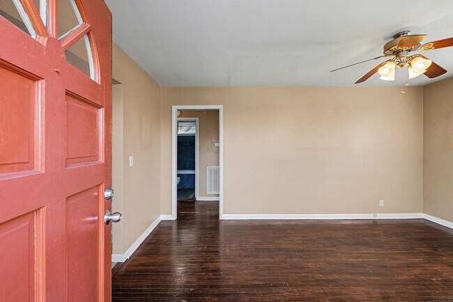 Foto del edificio - Adorable 2 Bedroom 1 Bath Home in Sylvan Heights!