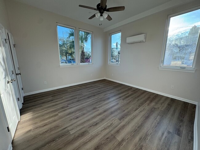 Building Photo - 89 Fishburne St