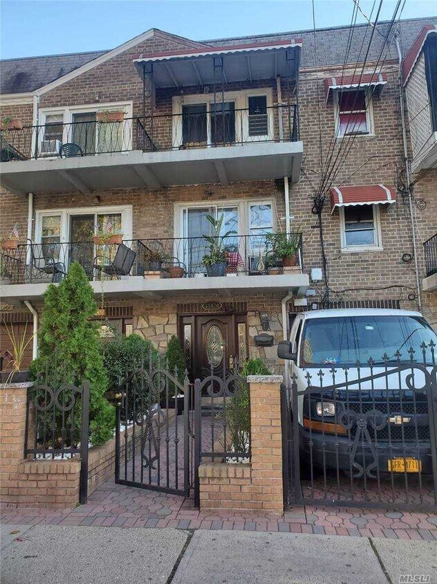 Primary Photo - 111-20 42nd Ave