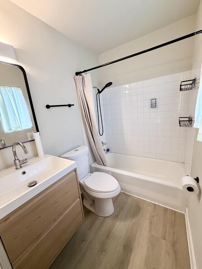 Foto del edificio - "Spacious 2-Bed, 2-Bath Oasis in Lake Worth Beach - Your Perfect Retreat Awaits!"