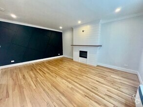 Building Photo - 138 Woodside Green