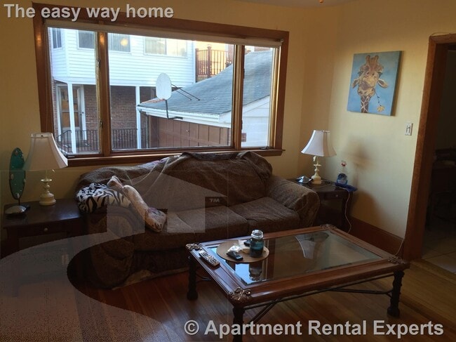 Building Photo - 10 Windsor Rd