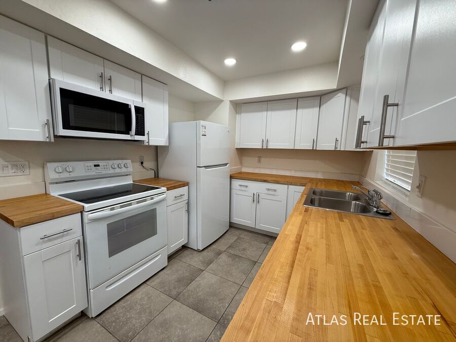 Foto principal - 4554 E Paradise Village Pkwy N