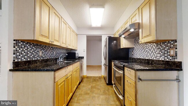 Building Photo - 10200 Bushman Dr