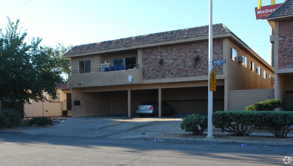 Foto del edificio - 120 W Avenue S