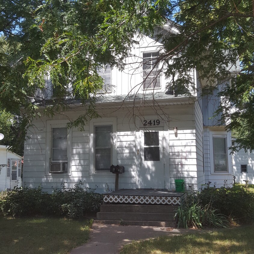 Foto principal - 2419 6th Ave