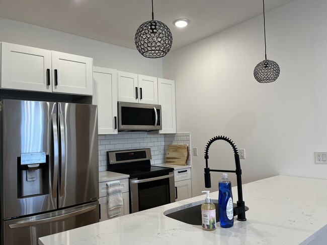 Building Photo - 721 N 40th St