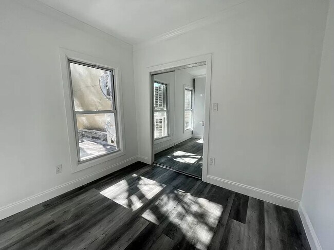 Building Photo - 598 Morris Avenue