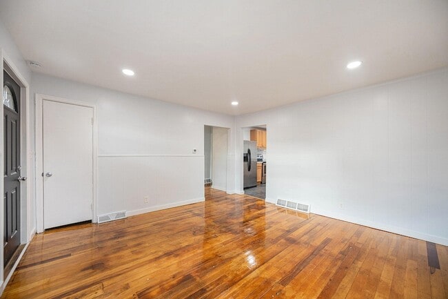 Photo - 12 Linwood Ave House