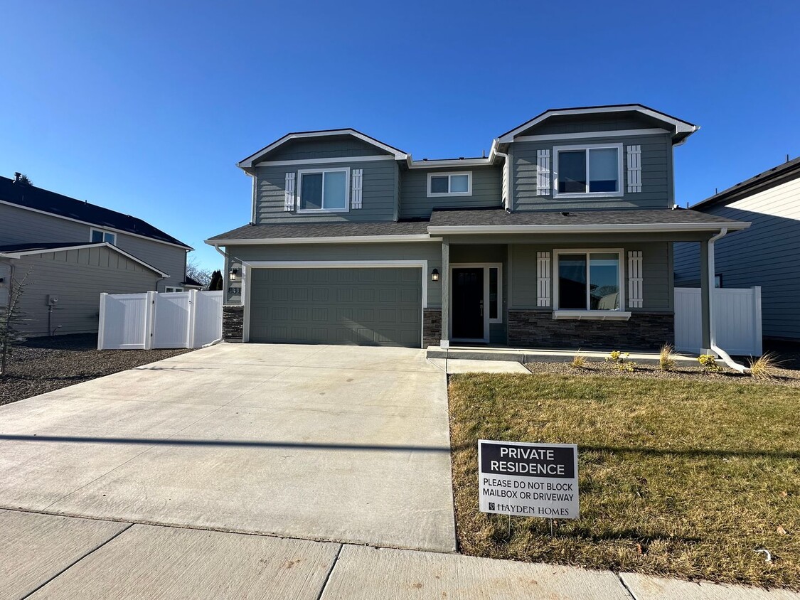 Primary Photo - Brand New to Market! Four Bedroom, and Thr...