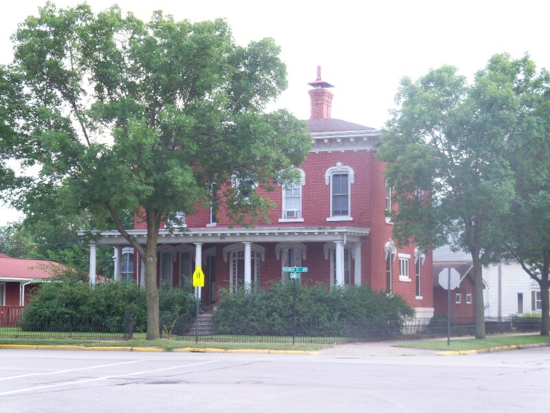 101 E 6th St Unit 1B, Winona, MN 55987 Room for Rent in Winona, MN