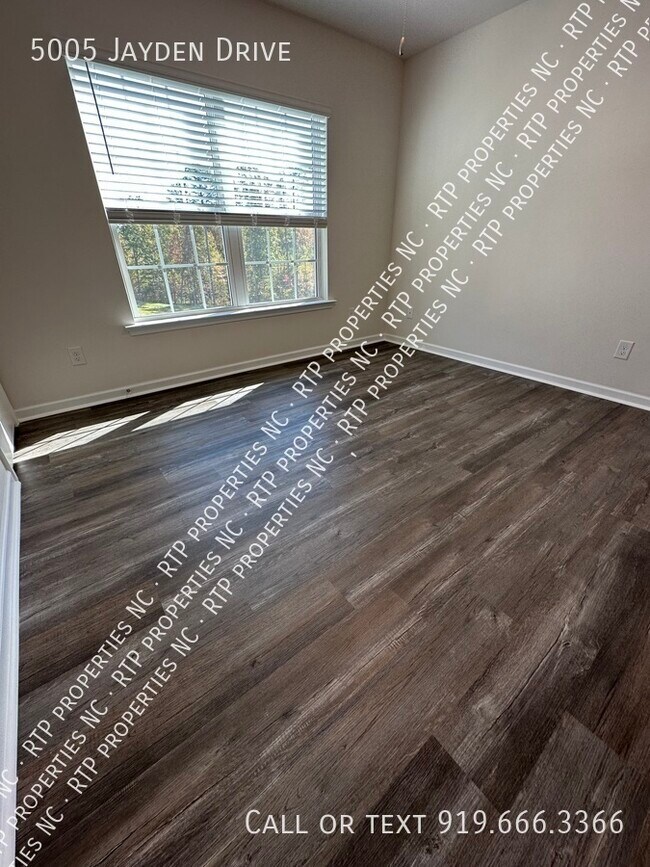 Foto del edificio - 5005 Jayden Drive