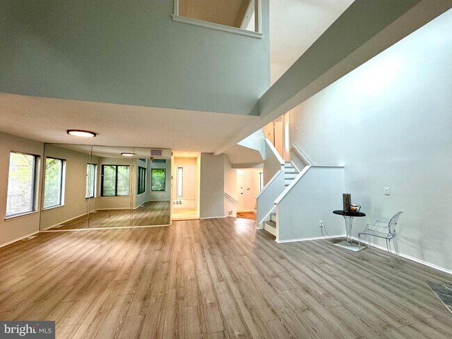 Foto del edificio - 104 Sayre Dr