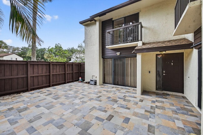 Building Photo - 3579 Cocoplum Cir