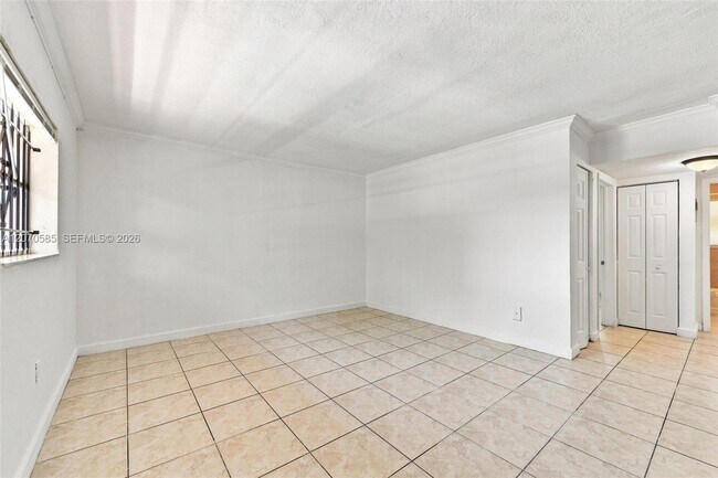 Foto del edificio - 1245 W 24th St