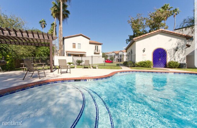 Building Photo - 3 br, 2.5 bath Townhome - 820 S 6TH ST