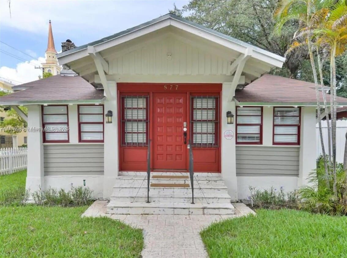 Primary Photo - 877 SW 2nd St